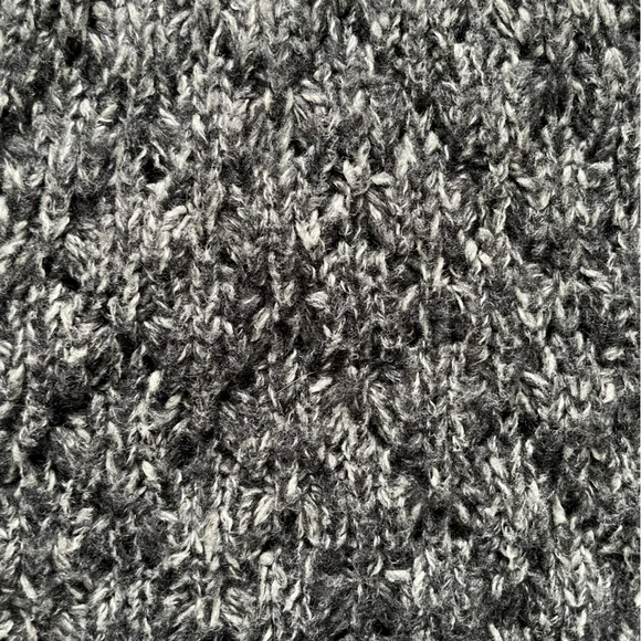 Zara Gray Crew Neck Sweater - Picture 3 of 6